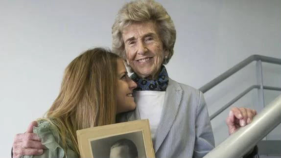 ANA MARÍA DE LA CIERVA GÓMEZ-ACEBO